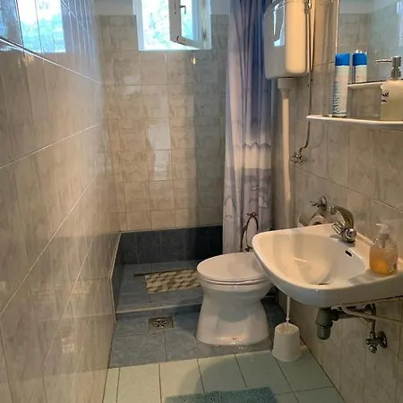 Edit Πανσιόν *